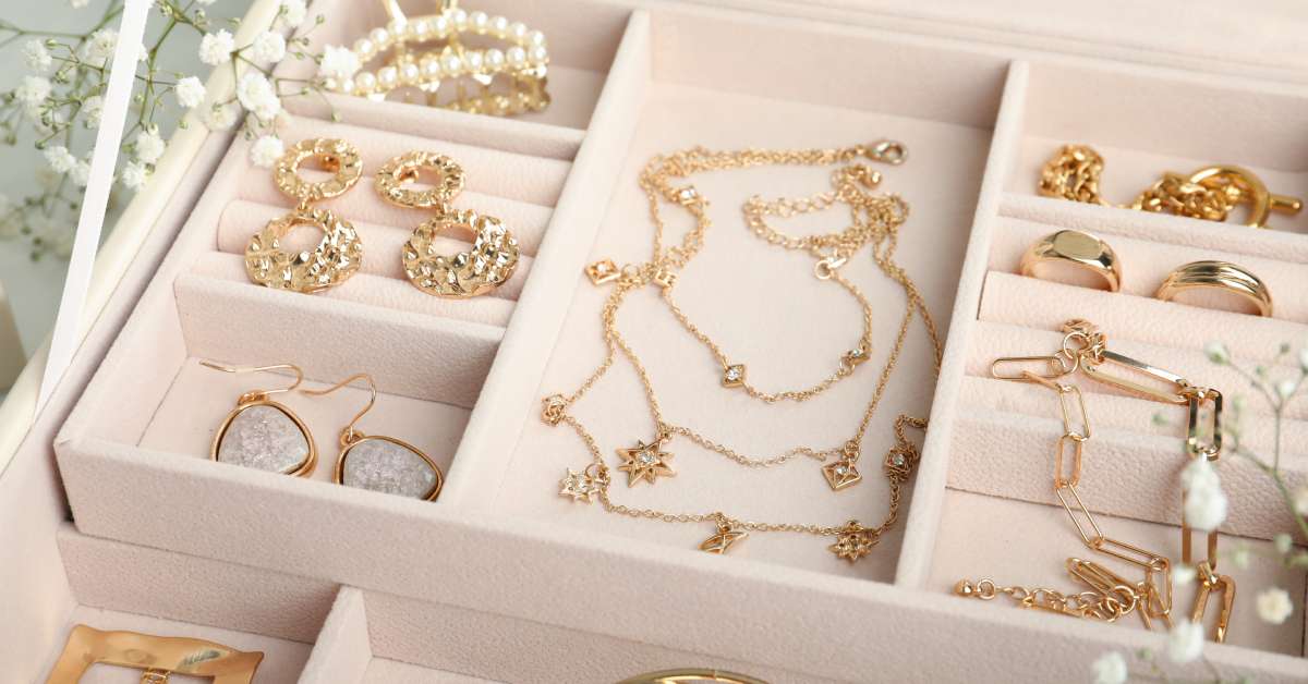 Tips for Choosing Jewelry for a Casual Look