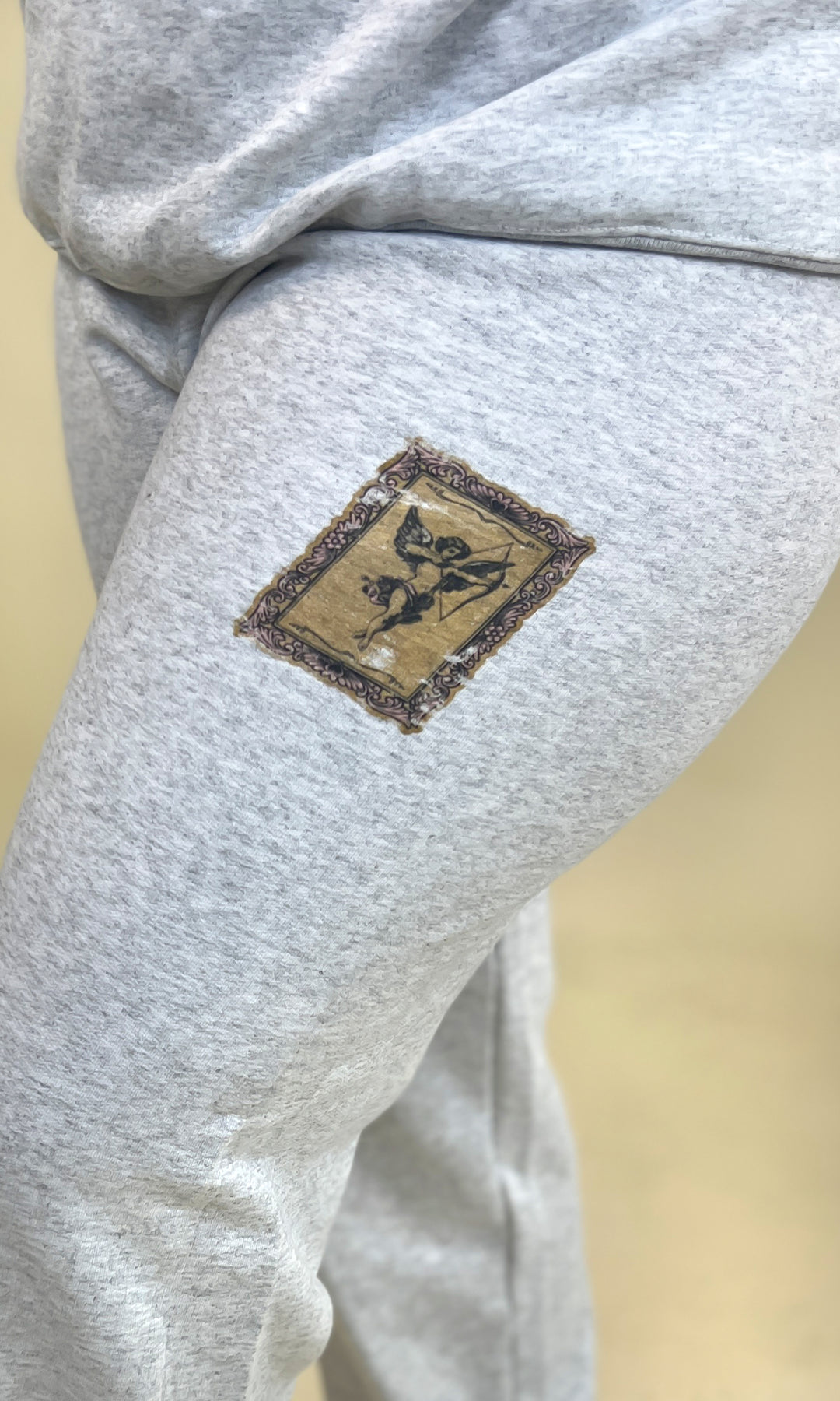 Holiday Vintage Label Ash Graphic Sweatpant