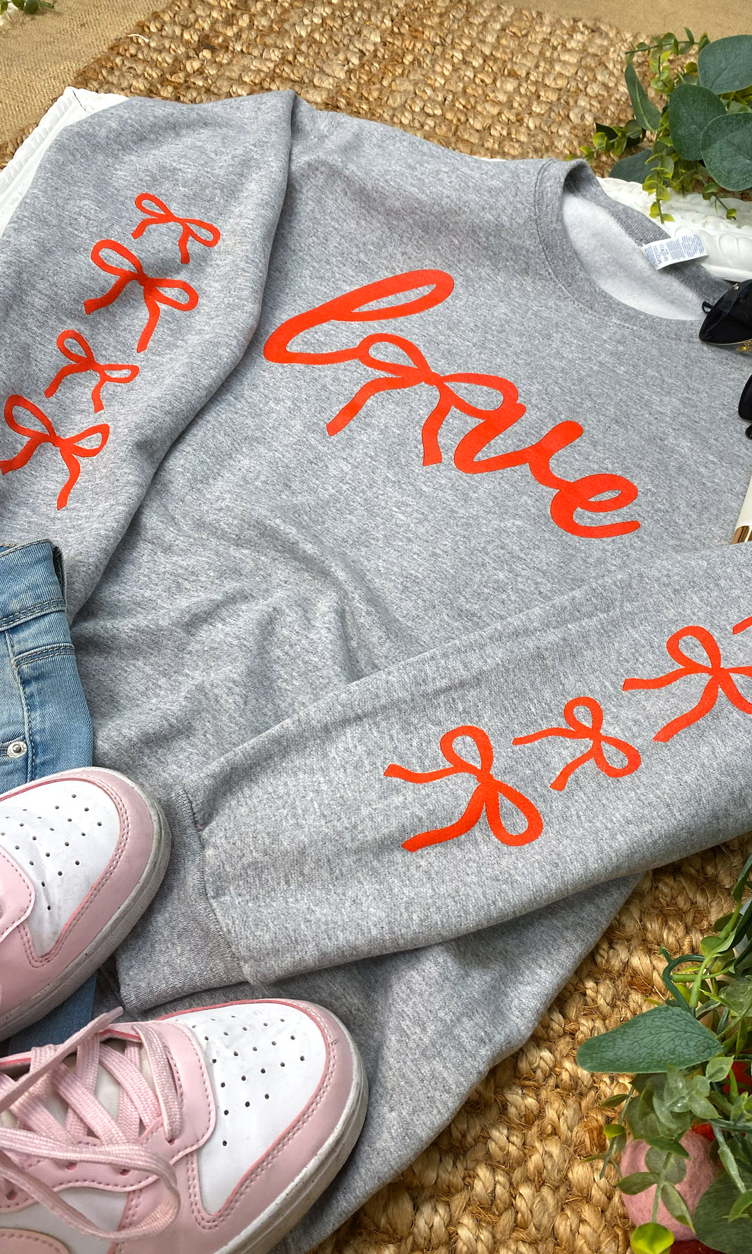 Lovely Bows Graphic Sweatshirt
