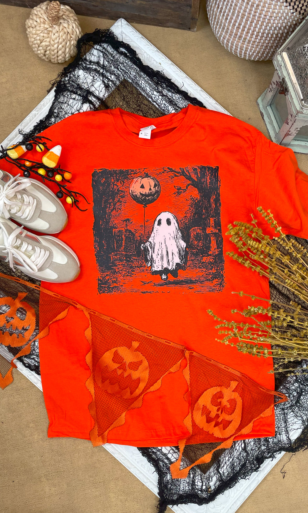 Vintage Ghost Balloon Halloween Graphic T-Shirt