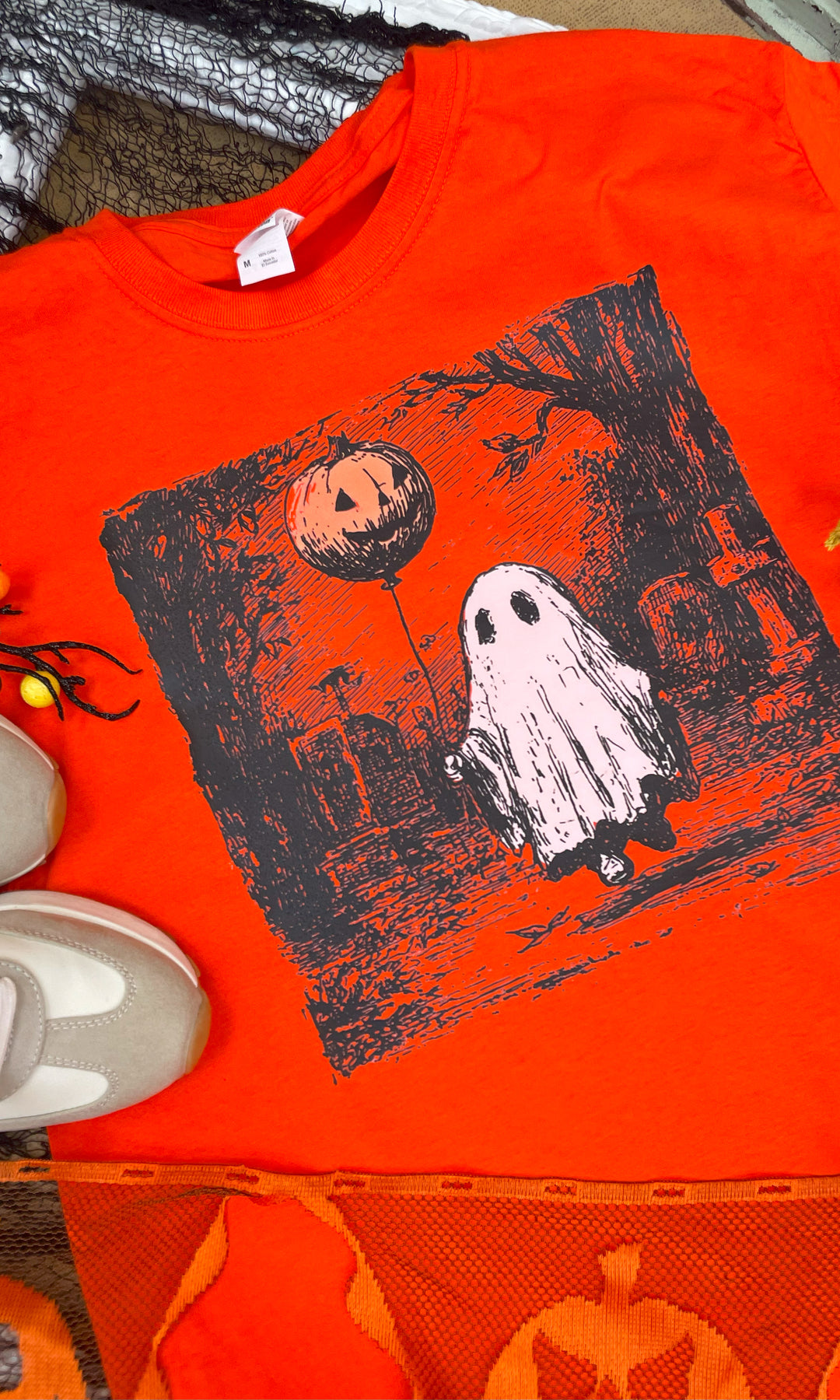 Vintage Ghost Balloon Halloween Graphic T-Shirt