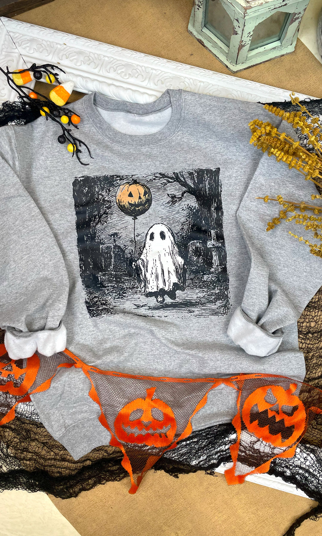 Vintage Ghost Balloon Halloween Graphic Sweatshirt